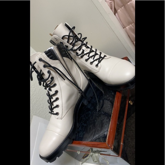 Authentic MICHAEL KORS BASTIAN booties - Picture 3 of 5